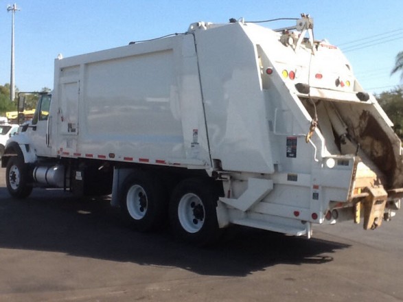 rear-loader-truck-wpv_587x440_center_center What You Should Know About the 4 Major Types of Garbage Trucks