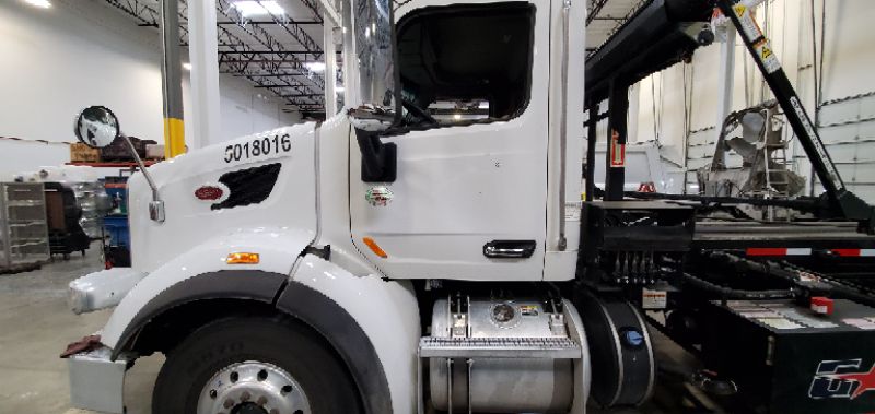 2019 Peterbilt 567 Galbreath U5-OR-174 60k lb  35.5″ Rails Paccar MX-13 Roll Off Truck