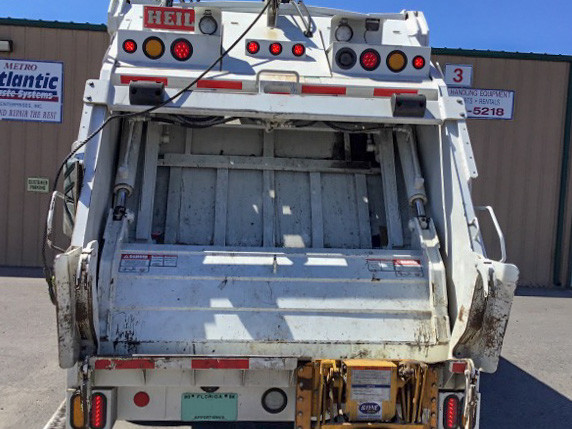 RR-rear-loader-garbage-truck-safety-tips-wpv_587x440_center_center Rear Loader Garbage Truck Safety Tips